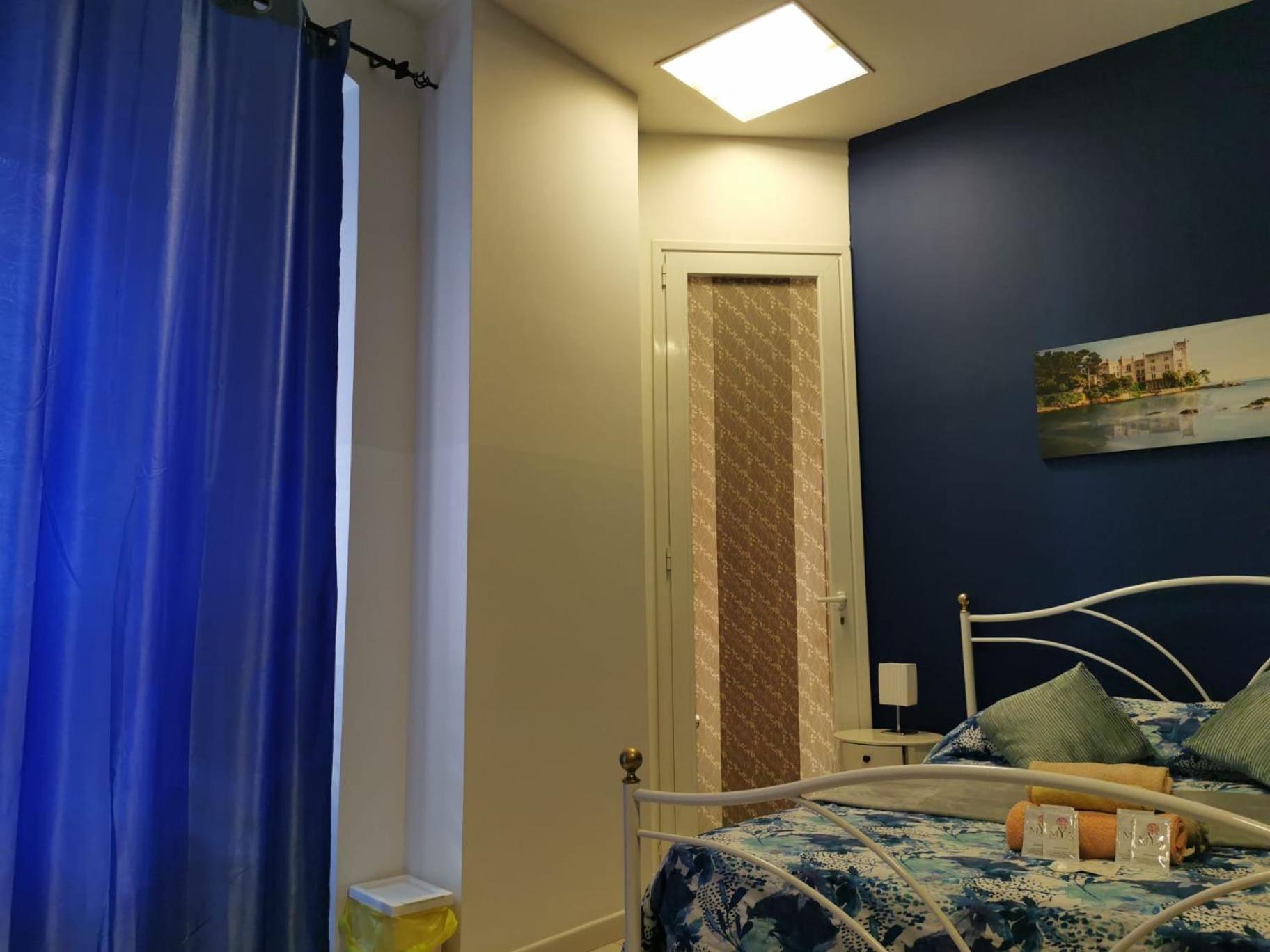Affittacamere Guerrero Rooms Trieste Bagian luar foto